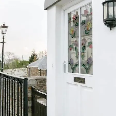Charlestown Cottage Harbour & Beach Short Walk! Exterior photo