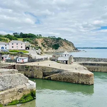 Charlestown Cottage Harbour & Beach Short Walk! Exterior photo