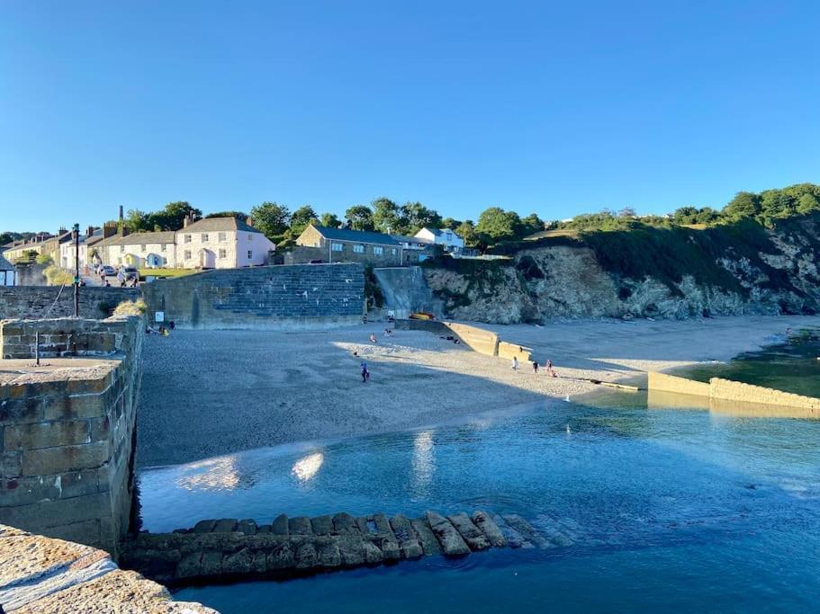 Holiday home Charlestown Harbour & Short Walk!