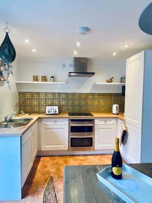 Charlestown Harbour & Short Walk! Holiday home *