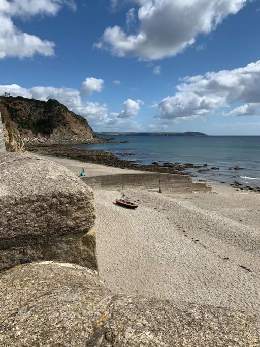 Charlestown Harbour & Short Walk! Holiday home
