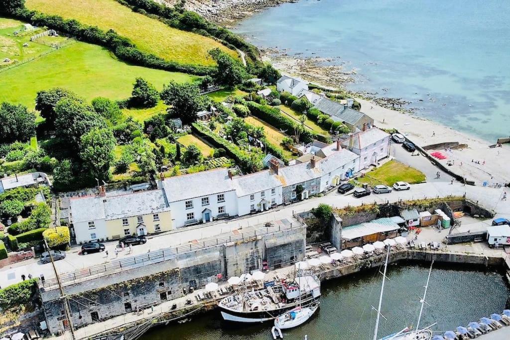 Charlestown Harbour & Short Walk! Holiday home *